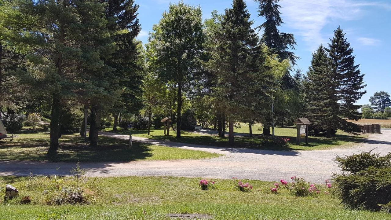 Camping Au Tour De L'Aveyron LʼHospitalet-du-Larzac المظهر الخارجي الصورة